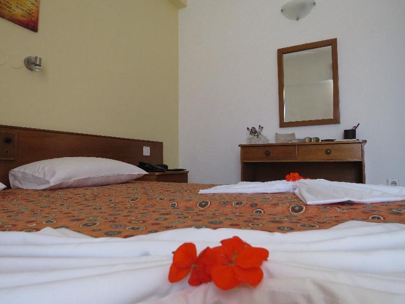 Petaloudes Maritime Hotel Apartments מראה חיצוני תמונה