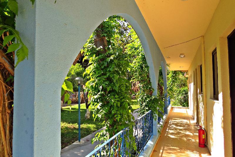 Petaloudes Maritime Hotel Apartments מראה חיצוני תמונה