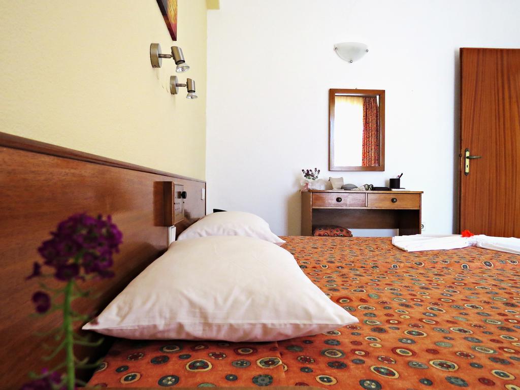Petaloudes Maritime Hotel Apartments מראה חיצוני תמונה